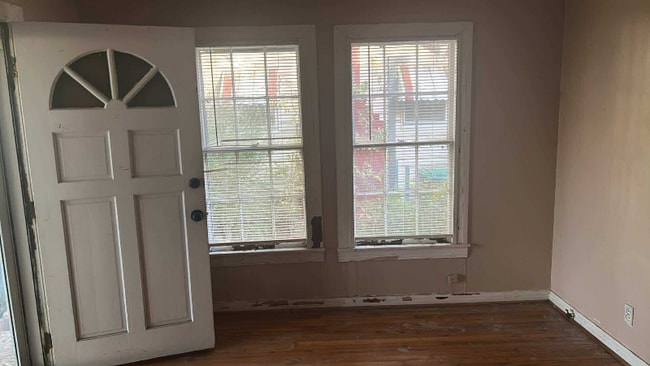 Photo - 2714 Scott Ave