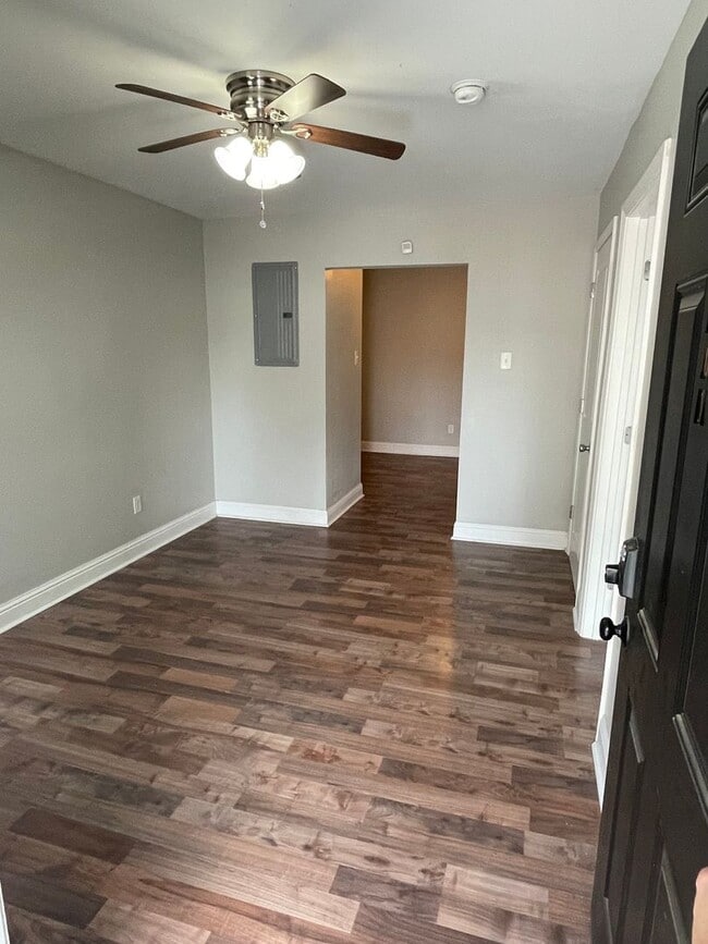 Photo - Renovated 1BD in Gated Complex. Washer and Dryer in Unit. Shared Outdoor Space. Unidad 1802 Philip #101