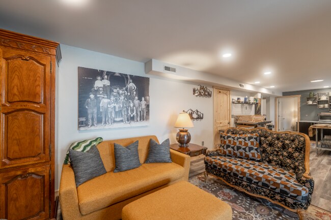 Photo - 145 Sunset Dr Unit B