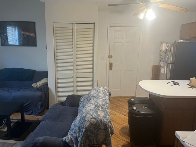 Photo - One bed, duplex in Lakeview, Pet friendly!! Apartment Unit 2R