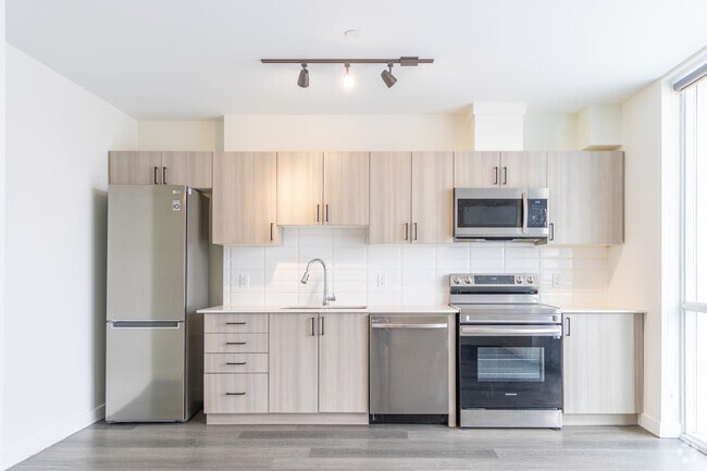 1BR + Den, 1BA - 735SF - Kitchen
