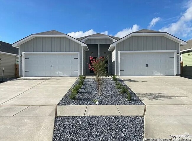 Building Photo - Come Home to Comfort & Style in Seguin, TX...