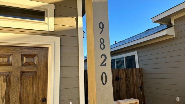Building Photo - 9820 Grosbeak Ln