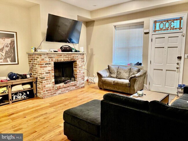 Photo - 300 Lombard St