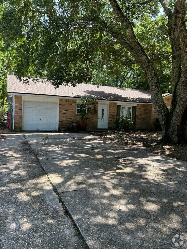 Building Photo - 126 Northwood Dr Rental