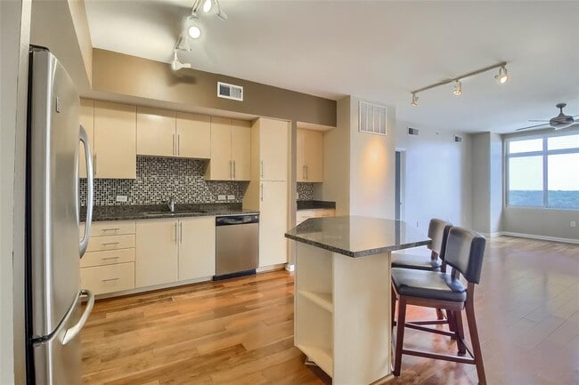 Photo - 54 Rainey St Unit 1109