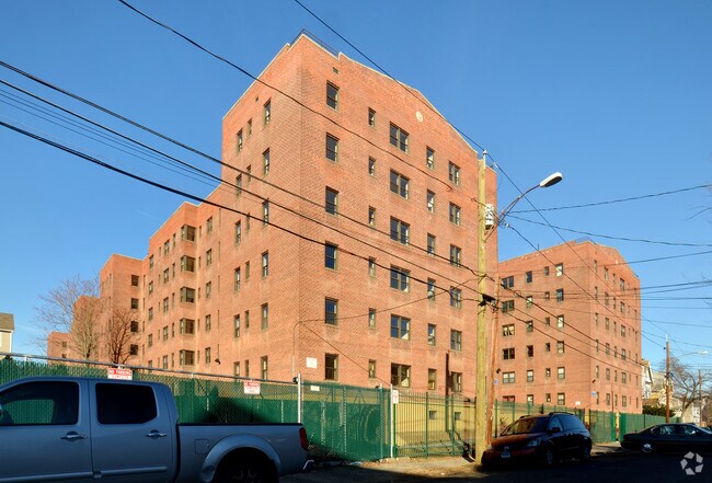 Fairbridge Commons - Fairbridge Commons Apartments