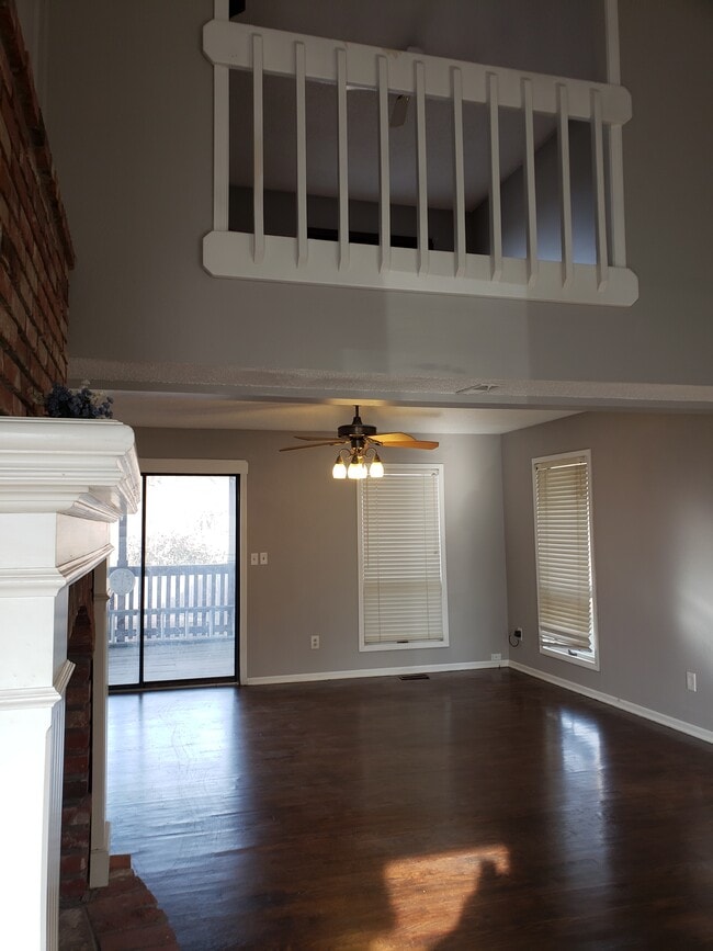 Building Photo - 6 NE 62nd Pl