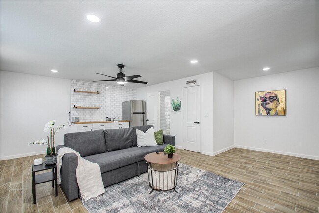 Photo - 1924 Chapman St Unit C