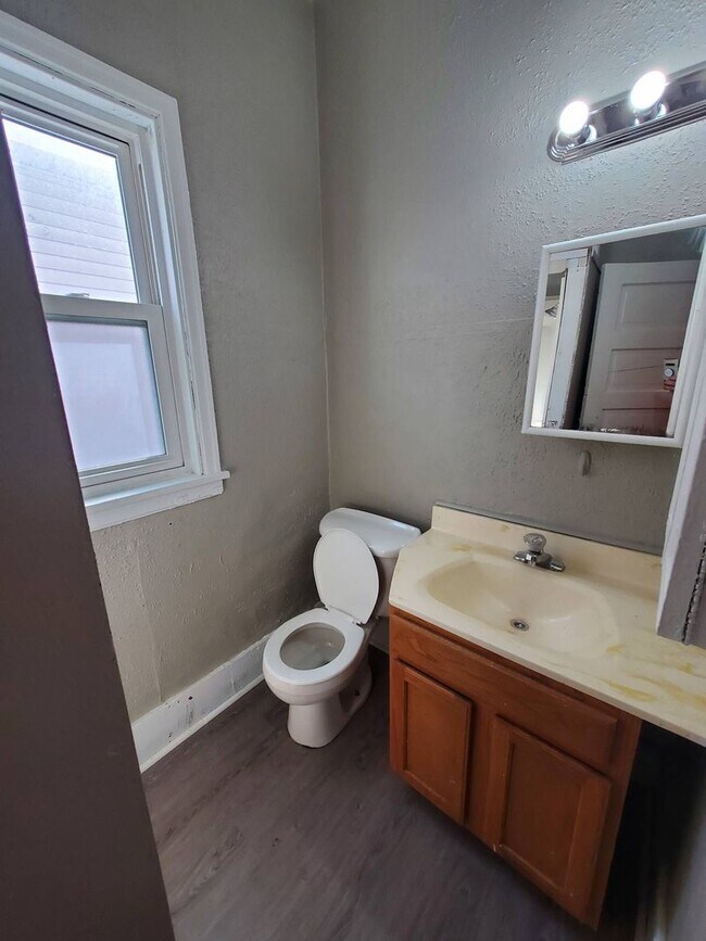 Photo - 2501-2503 S 11th St. / 1105 W Arthur Ave. ... Unidad 2501 Lower