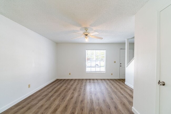 Photo - Beautiful 3 bedroom 2.5 bathroom townhouse for rent near USF.