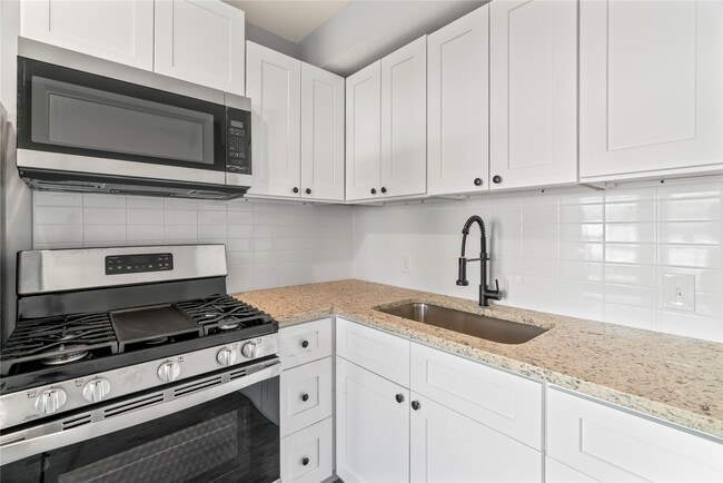 Photo - 305 Roberts St Unit 10