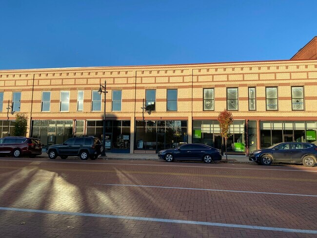 Building Photo - 408 S Superior St Unit G