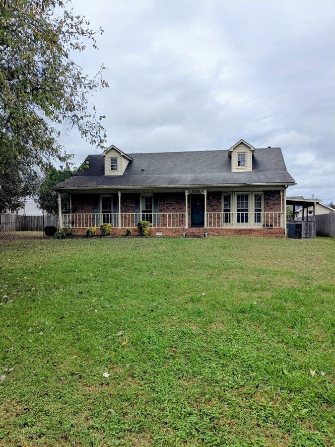 Photo - 221 Benefield Dr
