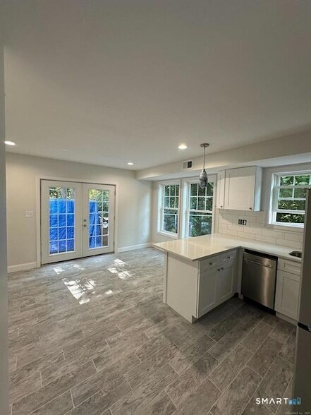 Photo - 1083 Whalley Ave