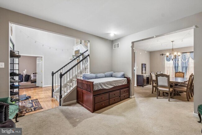 Photo - 211 Tollgate Rd