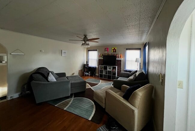 Photo - 609 E 12th St