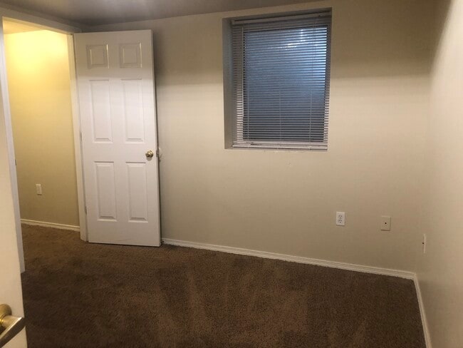Photo - 1068 NE B St