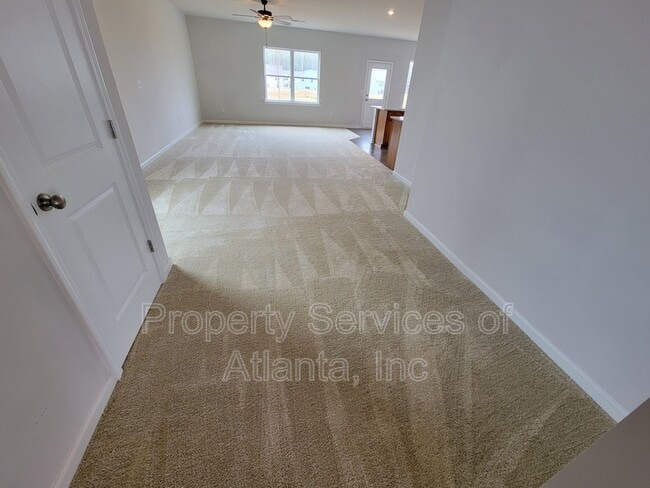 Photo - 833 Royal Red Ct