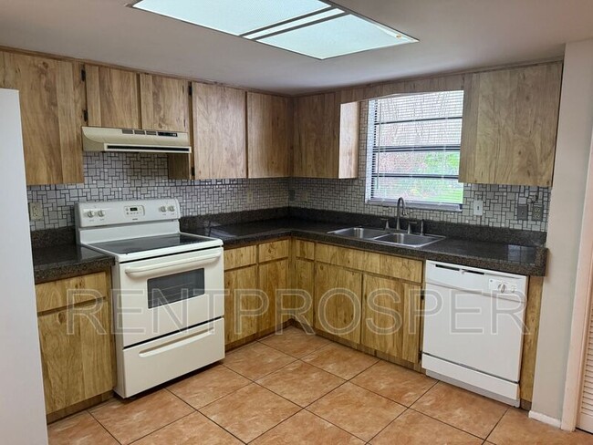 Photo - 113 S Deerwood Ave