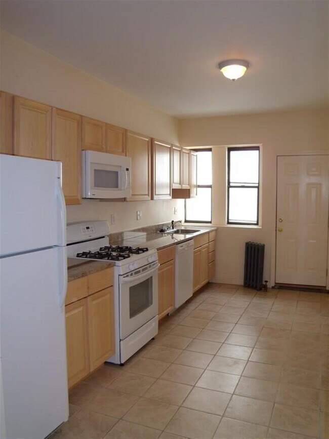 Building Photo - 217 Highland Ave Unit 2