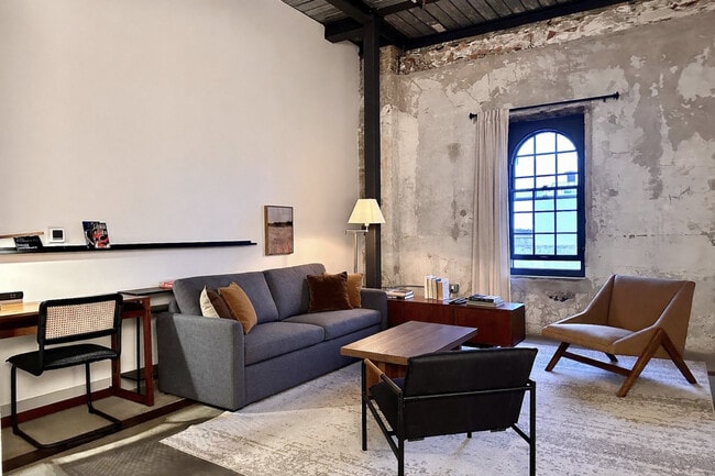 Building Photo - 1009 W Juneau Ave Unit ID1390081P