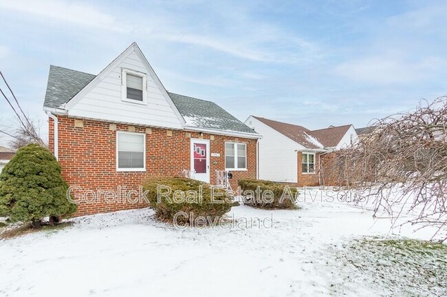 Photo - 1951 Warrensville Center Rd House