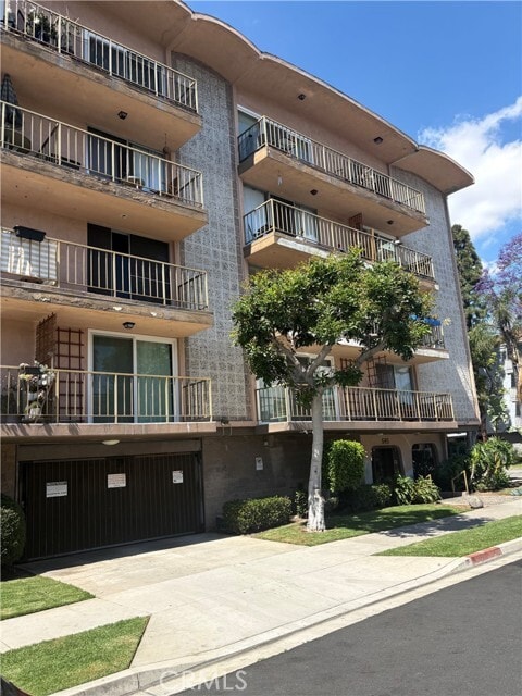 Building Photo - 545 Chestnut Ave Unit 203