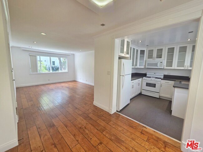 Photo - 142 San Vicente Blvd Unidad B