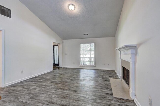 Photo - 9166 Tara Dr SW