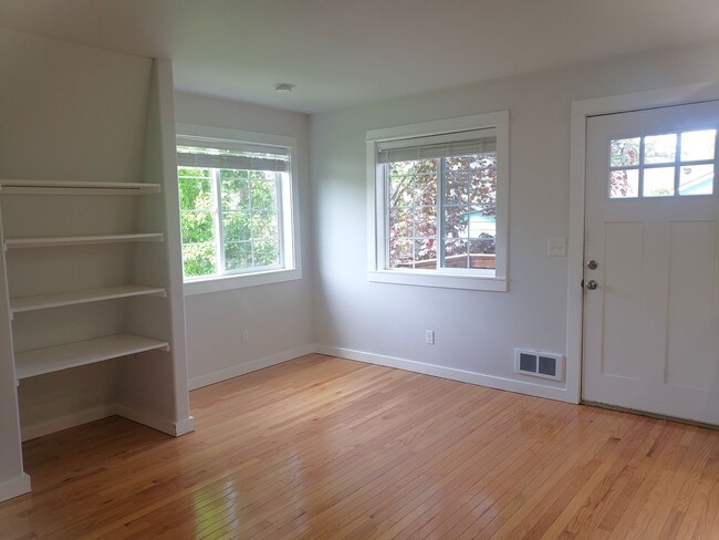 Photo - Charming Apartment in Forest Grove Near th...