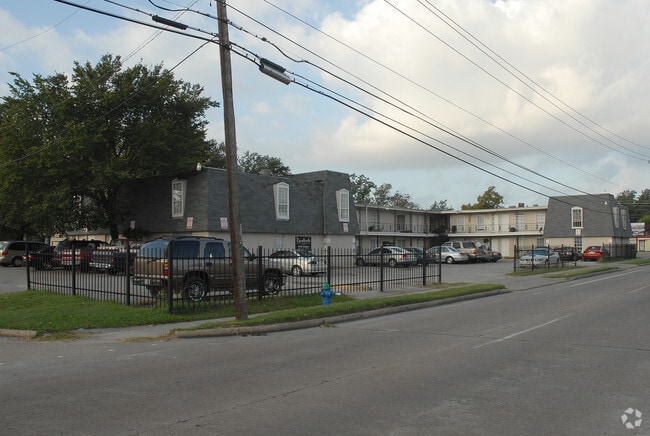 735 W Cavalcade Apartments