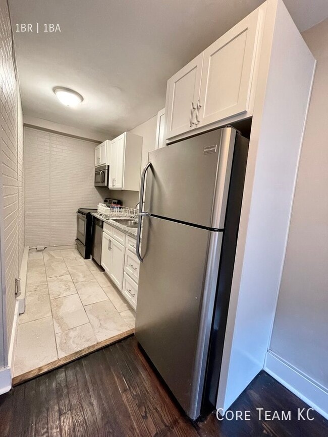 Photo - 710 W 48th St Unit 103