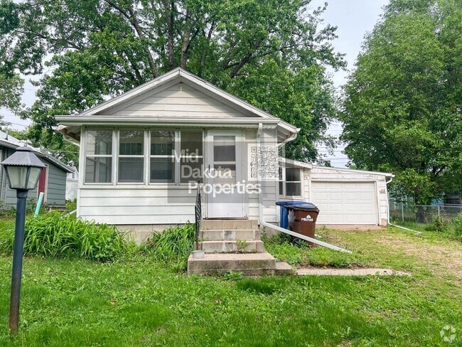 Building Photo - 611 S Wisconsin- 1 Bedroom House with atta...