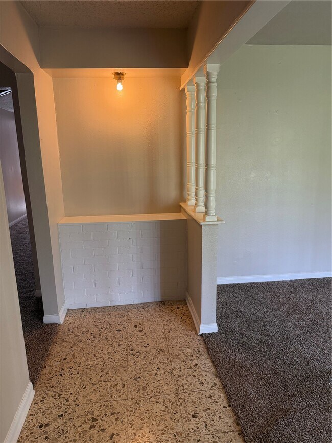 Building Photo - 3203 Cliffdale St