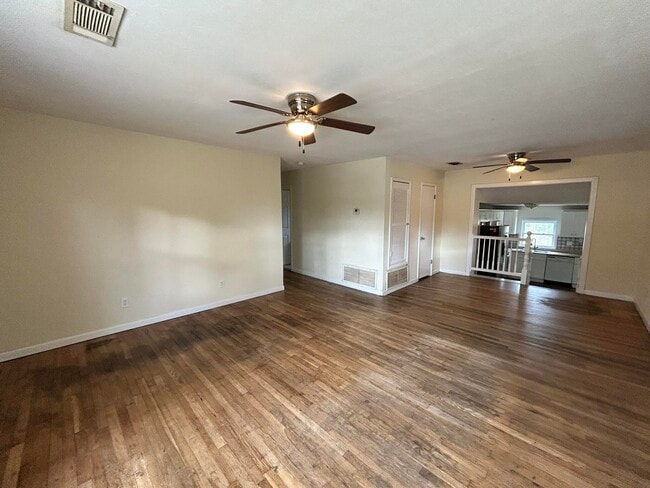 Photo - 315 Brackin St