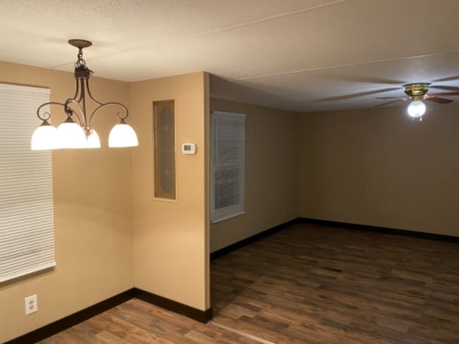 Photo - 833 Lovell Rd