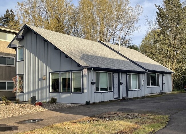 Photo - 1072 SW E Ave