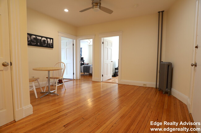 Photo - 22 Sutherland Rd Condo Unit 4