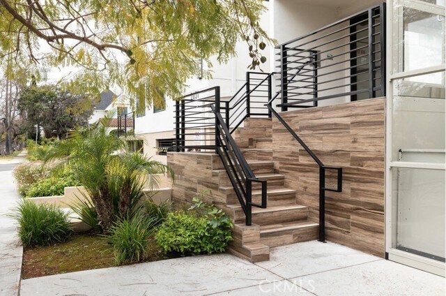 Photo - 2651 S Hobart Blvd Unit 9