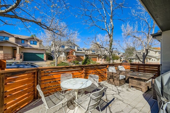 Photo - 932 Poplar Pl