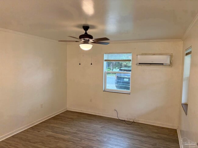 Photo - 107 Holmes Dr