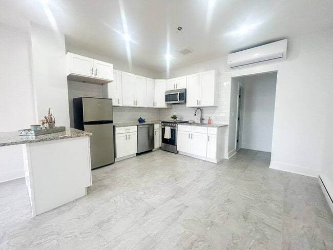 Building Photo - 207 Bank St Unit 201