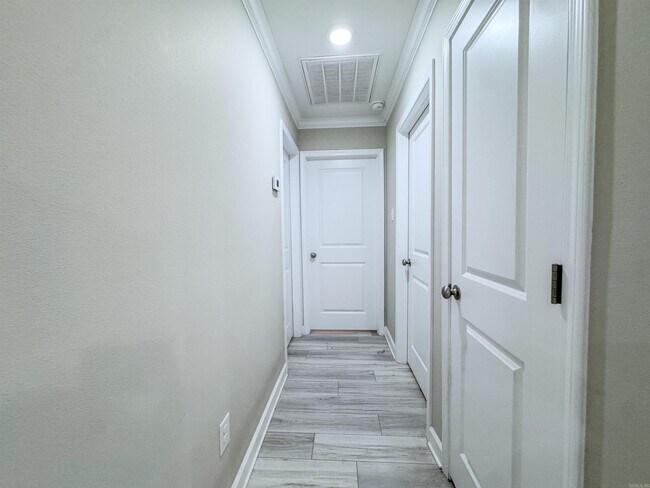 Photo - 51 10 Point Ln