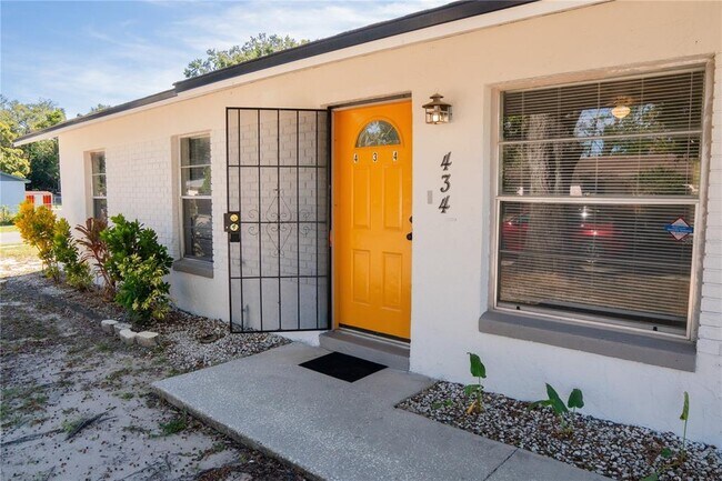 Photo - 434 W 17th St