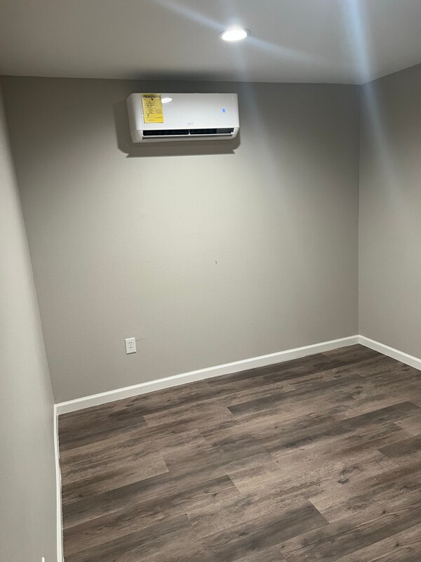 Photo - 301 E 7th St