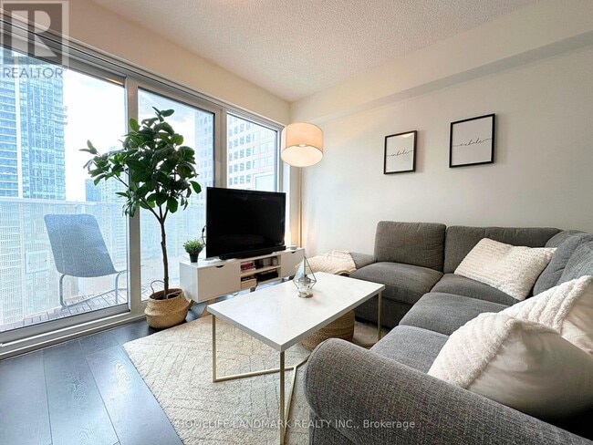 Photo - 88 Harbour St Unit 1606