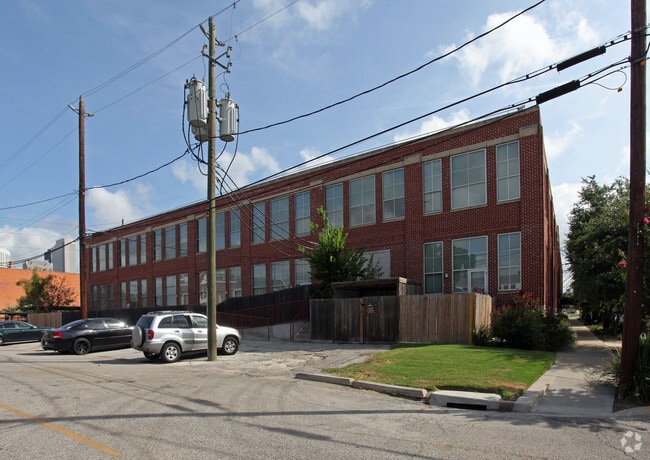 Primary Photo - Live Oak Lofts