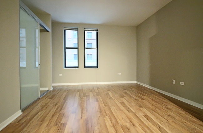 Photo - 150 N Wells St