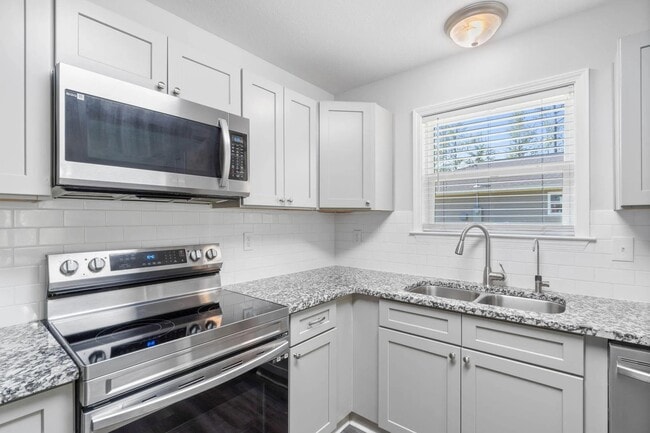 Photo - 5290 Kervin Rd